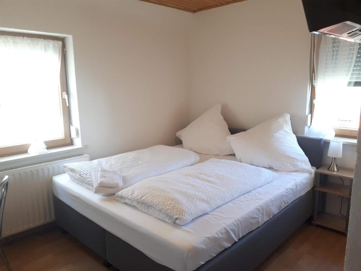 Gaestehaus Pension Waldhorn Weilen unter den Rinnen Екстер'єр фото